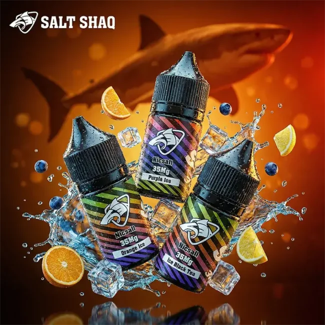 鯊克彩鯊系列 (35mg) - 紫冰/橙冰/冰紅茶 SALT SHAQ 鯊克「彩鯊系列」尼古丁鹽煙油形象主圖。展示 35mg (3.5%) 濃度包裝,包含熱銷口味:紫冰 (Purple Ice)、橙冰 (Orange Ice) 與冰紅茶 (Ice Black Tea)。背景帶有標誌性鯊魚剪影與動感水花。