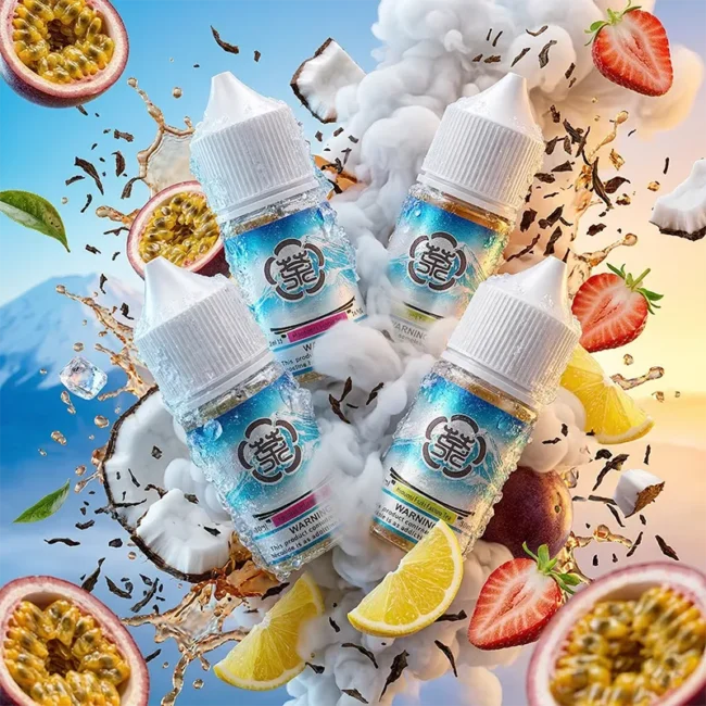 富士山檸檬果茶煙油 - 36mg 冰涼茶韻解癮丁鹽 30ml 富士山檸檬果茶煙油 30ml 尼古丁鹽主圖。四瓶帶有富士山標誌的煙油懸浮空中,周圍被新鮮百香果、檸檬切片、草莓、椰塊、原片茶葉、飛濺的茶湯與晶瑩冰塊環繞。背景為壯麗的富士山與濃郁白霧,完美展現其 36mg 高濃度順滑丁鹽的清新茶飲風味與冰感爆珠體驗。現正推出買五送一優惠,小煙解癮首選。